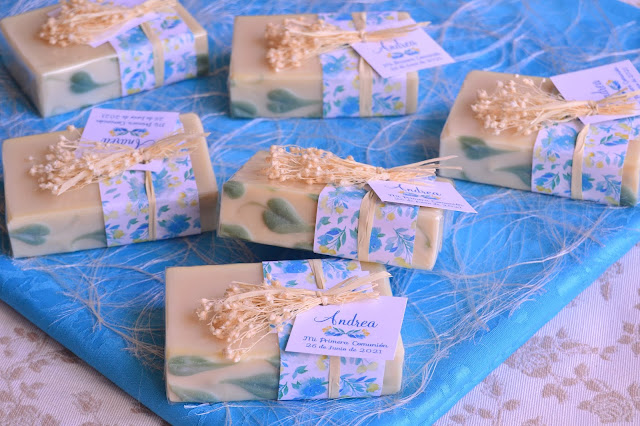 regalos jabones artesanales para invitados de comunion colores azul blanco verde