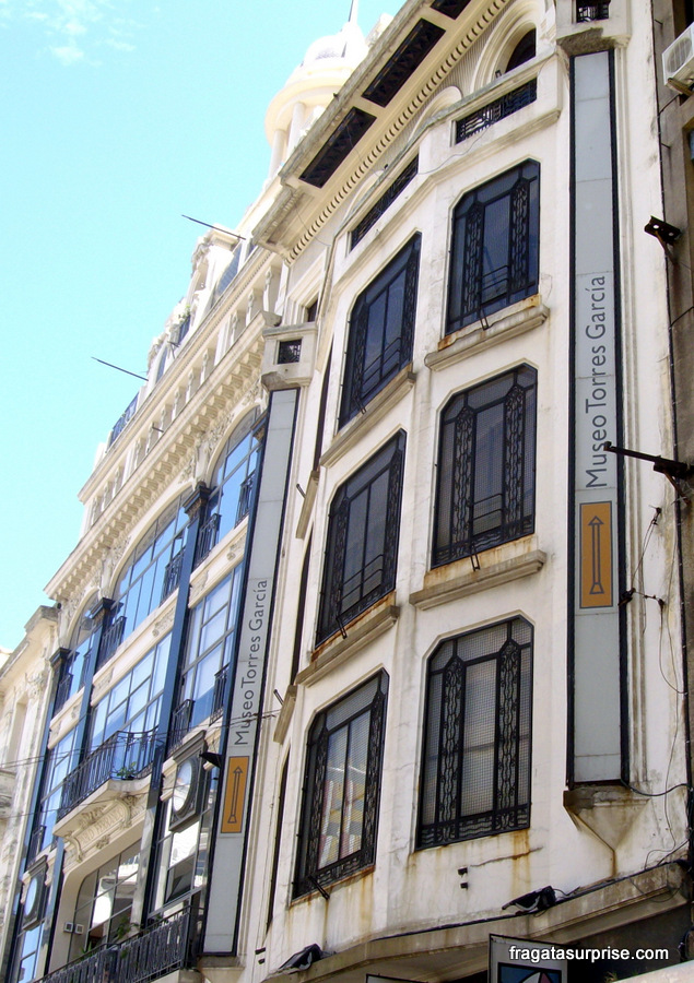 fachada do Museu Torres-García em Montevidéu