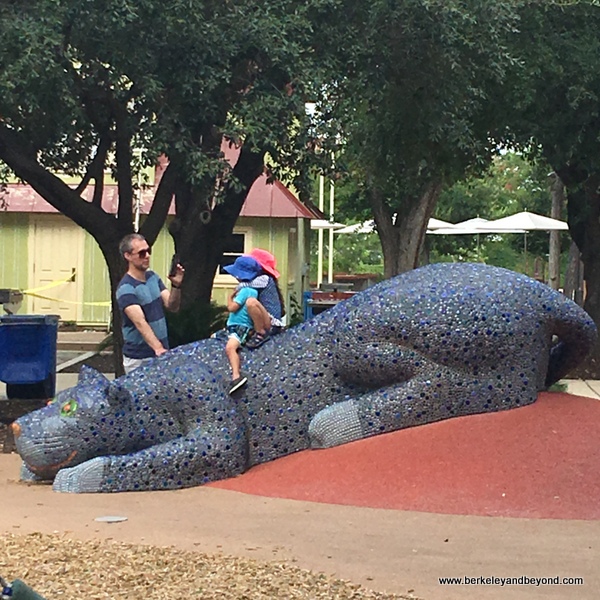 giant mosaic cat at Hemisfair in San Antonio, Texas giant mosaic cat at Hemisfair in San Antonio, Texas