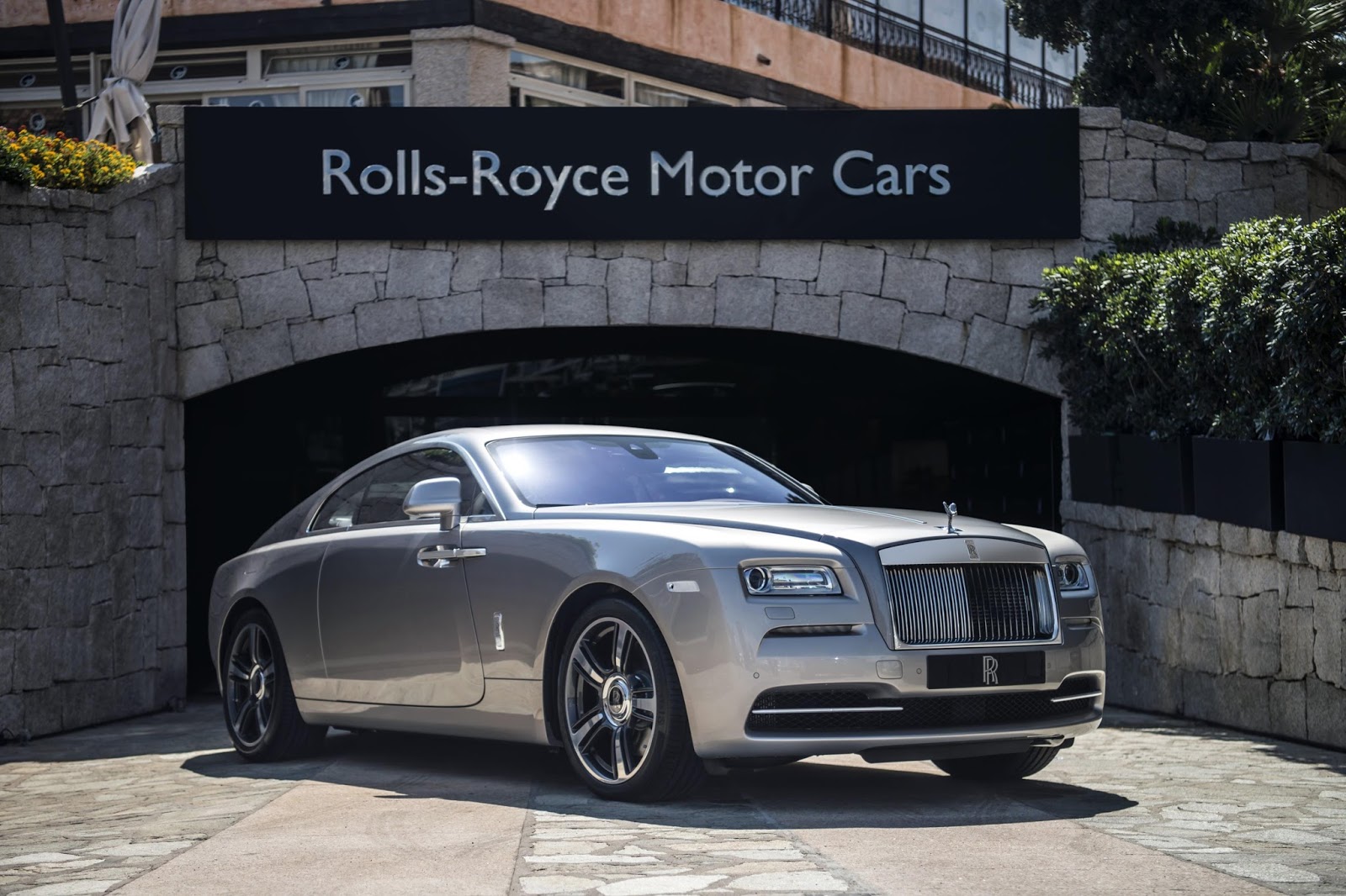 Rolls-Royce presenta los Emerald Embellished Dawn y Wraith | Valenciacars