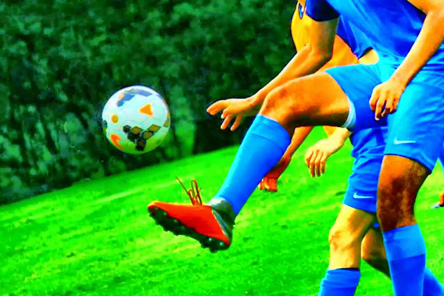 7 Teknik Dasar Menghentikan Bola dan Cara Melakukanya