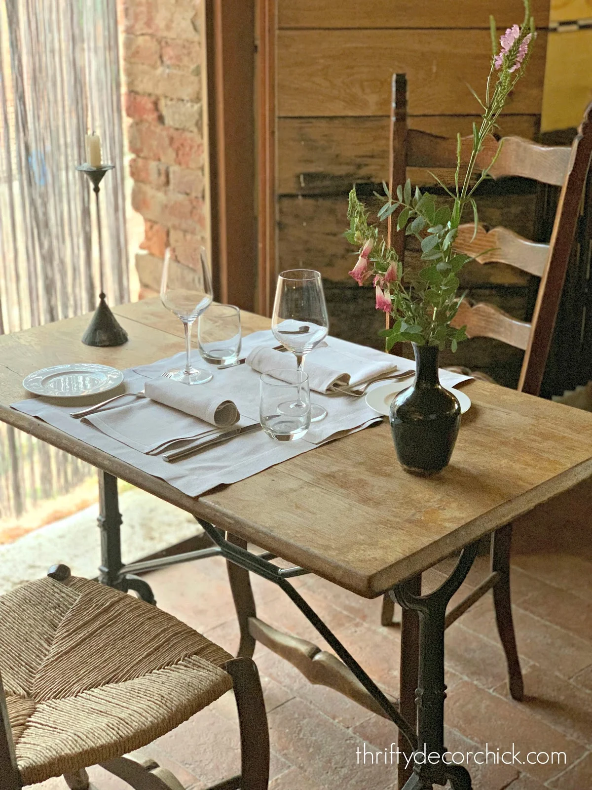 Simple Italian table setting 