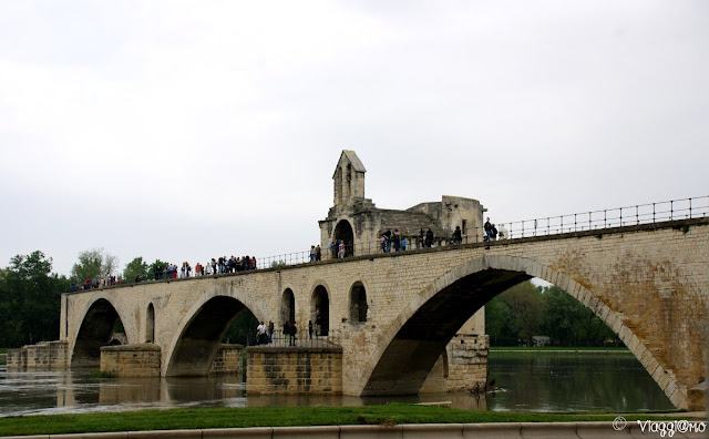 Il Ponte Saint Benezet è uno dei simboli di Avignone
