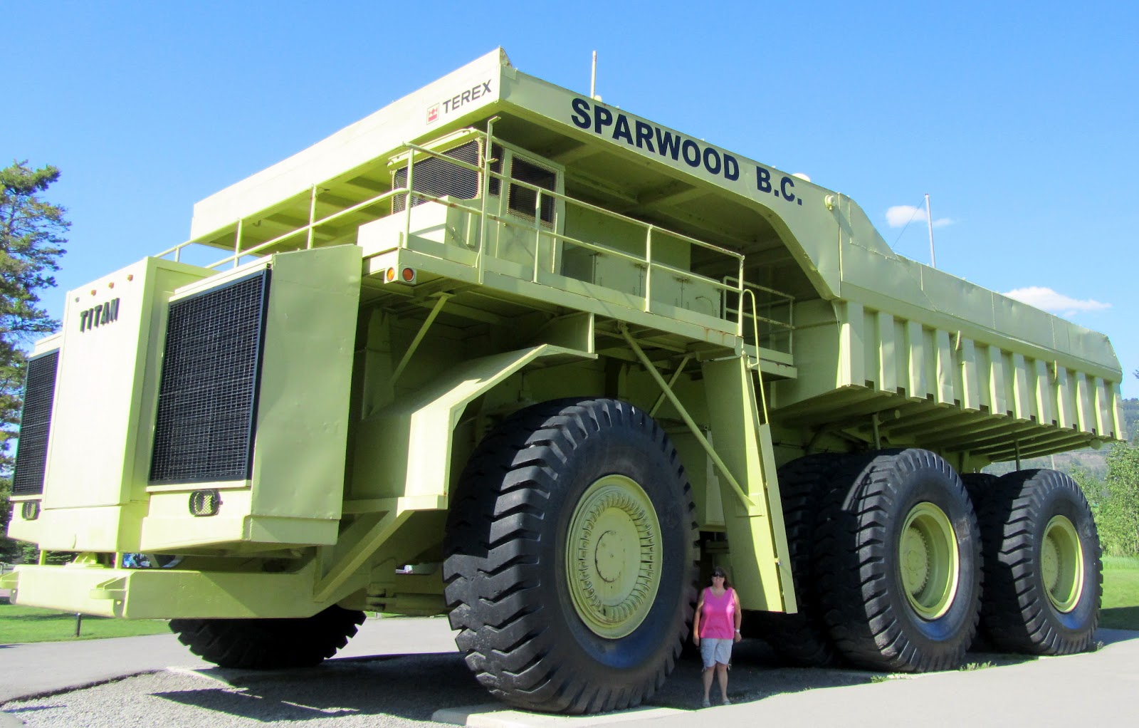 Cath In Canada: Biggest dump truck in the world?