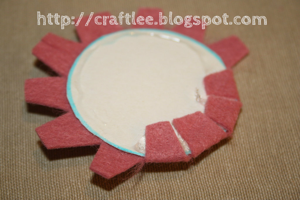 CraftLee: Free Flower Brooch Tutorial