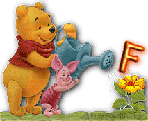 Abecedario de Winnie the Pooh y Piglet Regando una Flor.
