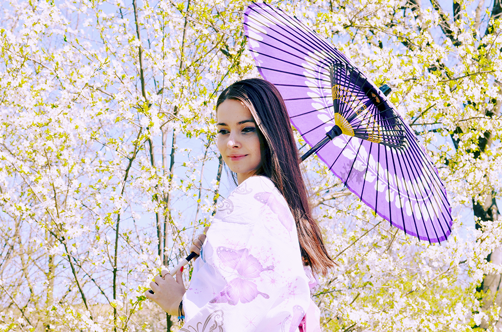 yukata cu fluturi mov si funda roz cu flori de cires primavara yukata cu fluturi mov si funda roz cu flori de cires primavara