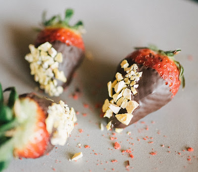 Chocolate dipped strawberries desserts