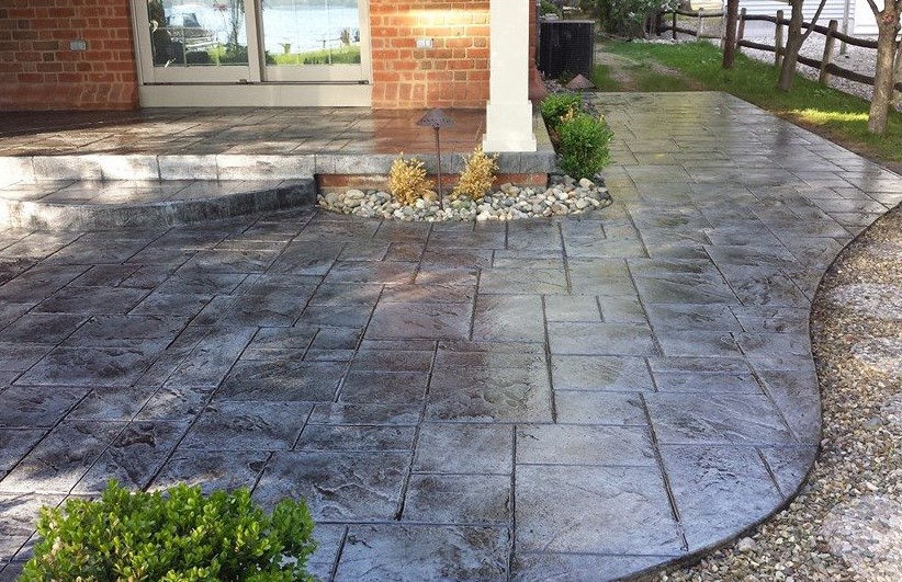 Stamped Concrete Dengan Desain Batu Alam