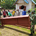 Satgas Pamtas Yonif 125/Simbisa Berikan Bantuan Sekat Pembatas Ruangan Untuk GPKAI Jemaat Berakha Kampung Toray