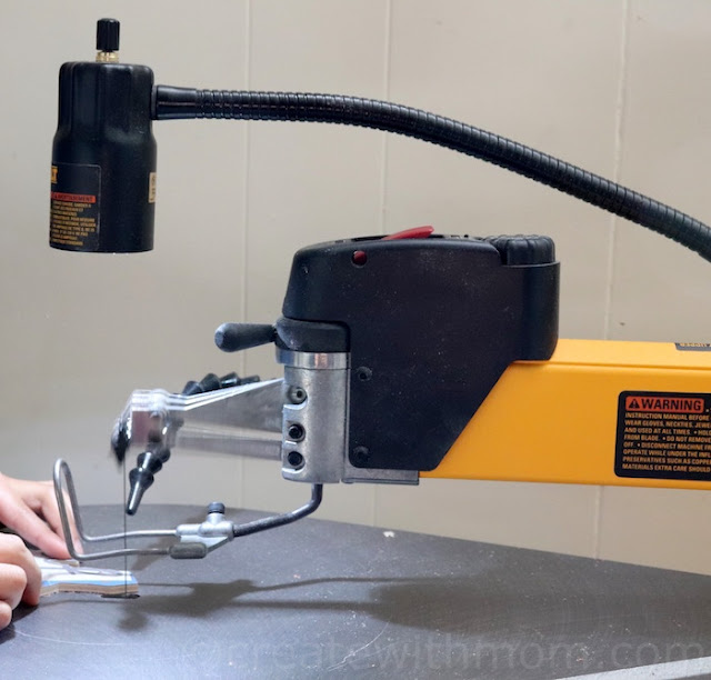 Create With Mom Creative Designs on Wood using the Dewalt DW788 20