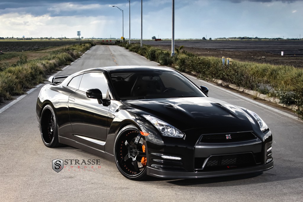 Nissan GTR r35 черный матовый