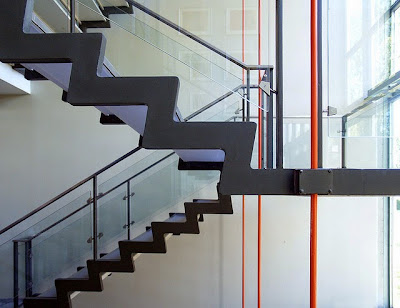 .bak: Escalera en ayuntamiento de Rødovre, Arne Jacobsen