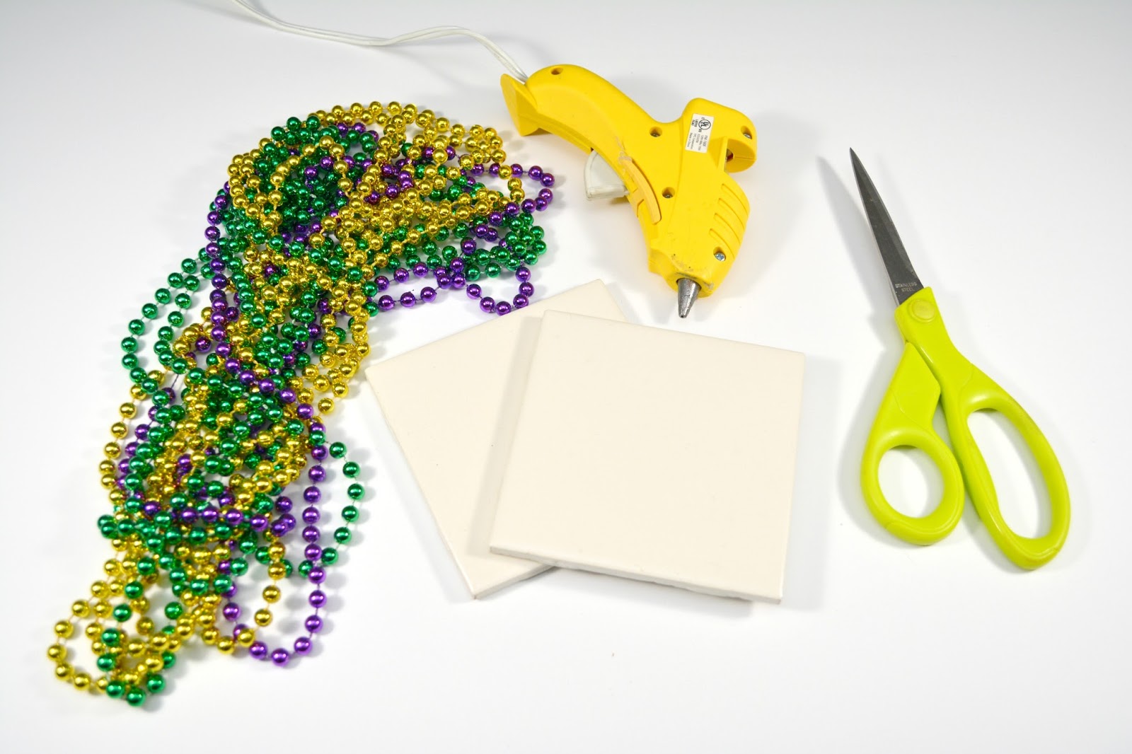 Life With 4 Boys DIY Mardi Gras Bead Decorations