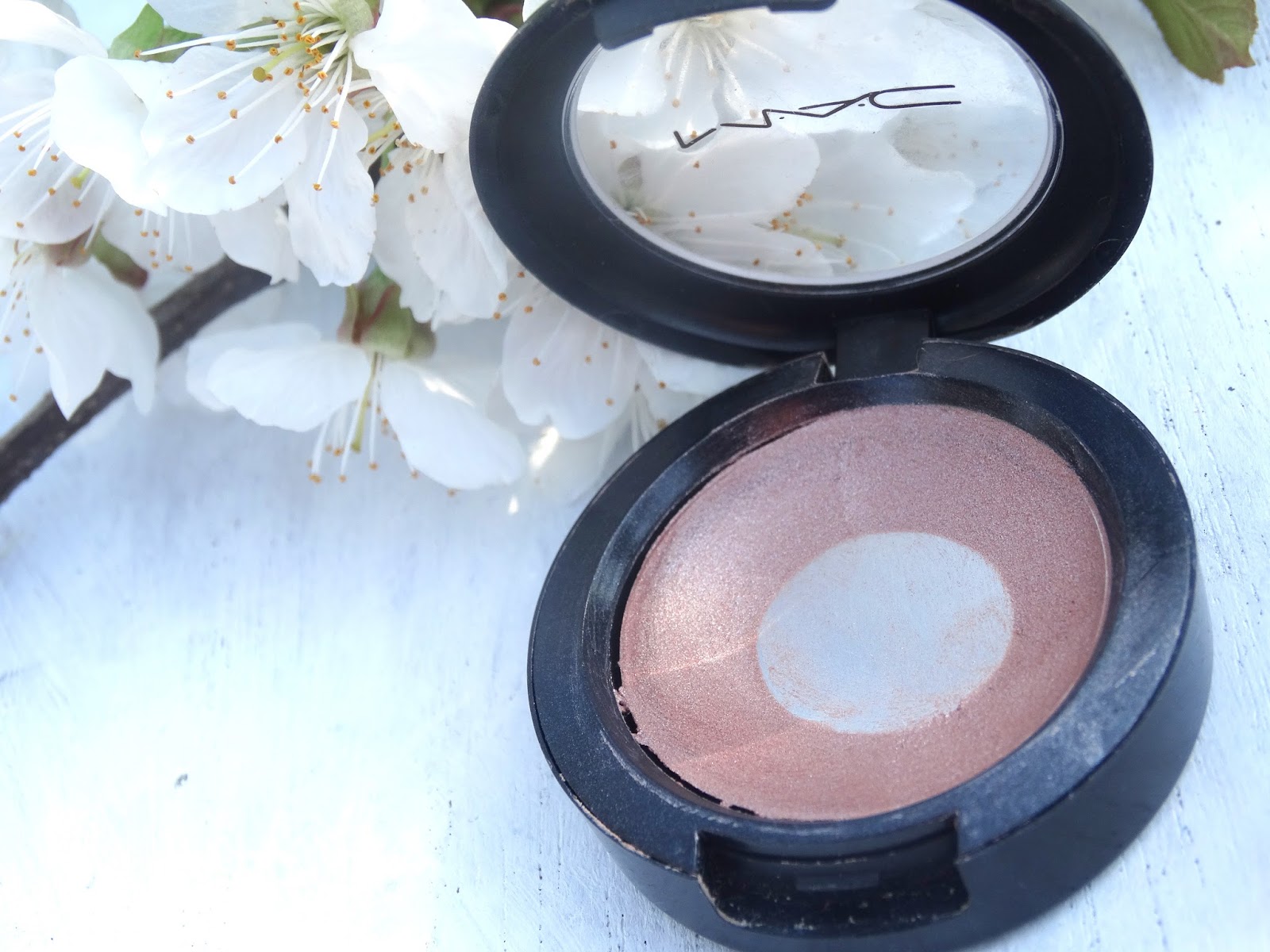 anetine-beauty&lifestyle: ROZŚWIETLACZE: MAC CREAM COLOR BASE-SHELL ...
