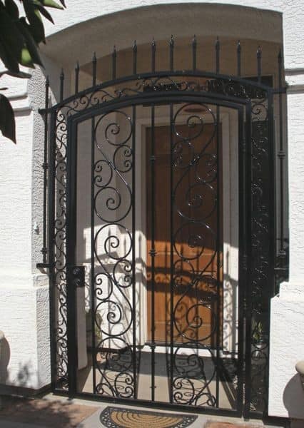 Bellas ideas de puertas de hierro para la entrada de tu casa