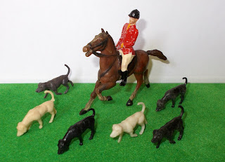 3 Airfix 1st Version Plastic Toy Soldier Figures Dogs Foxhounds Hunter DSCN9673 Airfix Dogs; Airfix Horses; Airfix Huntsman; Airfix Model Figures; Airfix Toy Soldiers; Bergen Beton; Bergen Toys; Beton Co.; Ceremonial Troops; Early Airfix Figures; Early British Toy Soldiers; Early Toy Figure; F&G; Fox Hunt; Fraser & Glass Ltd.; Fraser And Glass Limited; Hunters; Lifeguards; Plastic Beagles; Plastic Hunt Dogs; Plastic Huntsman; Plastic Lifeguards; Wild West Horses;