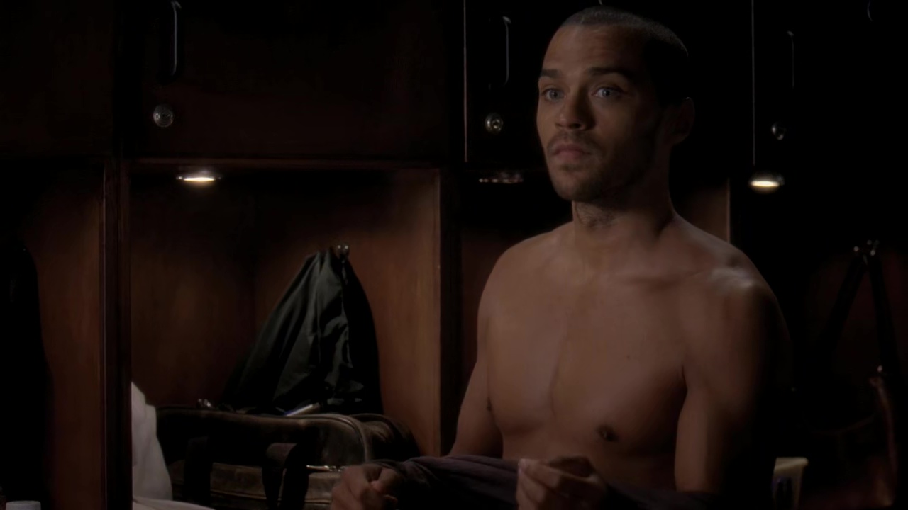 Jesse Williams shirtless in Grey's Anatomy 7-14 "P.Y.T. (Pretty Y...