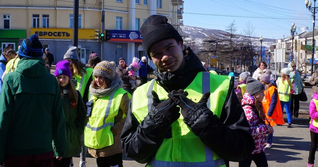 Толпа людей в нью йорке. Город справедливых людей. Артем чеботарев саратов областная дума. Городские ивент. Толпа в нью йорке.