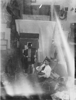 Painters [*/ ) Bateau Lavoir / Rue Schoelcher | Studios of Picasso in Paris 1900-16 9 Painters [*/ ) Bateau Lavoir / Rue Schoelcher | Studios of Picasso in Paris 1900-16 picasso dans l atelier