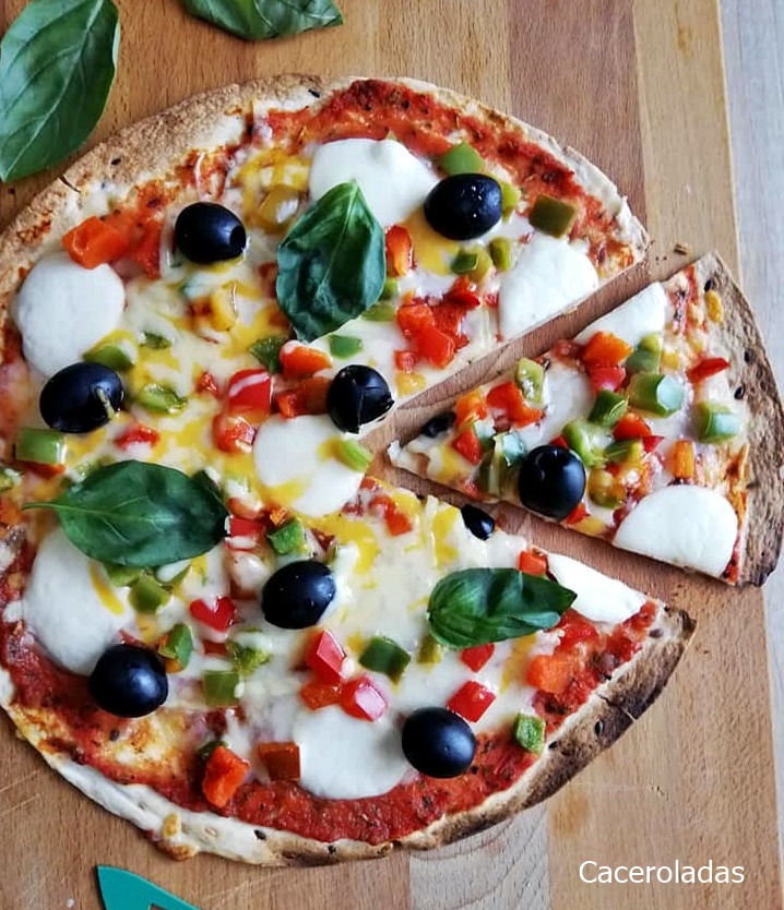 Pizza con tortilla de trigo mas ligera y rápida Caceroladas