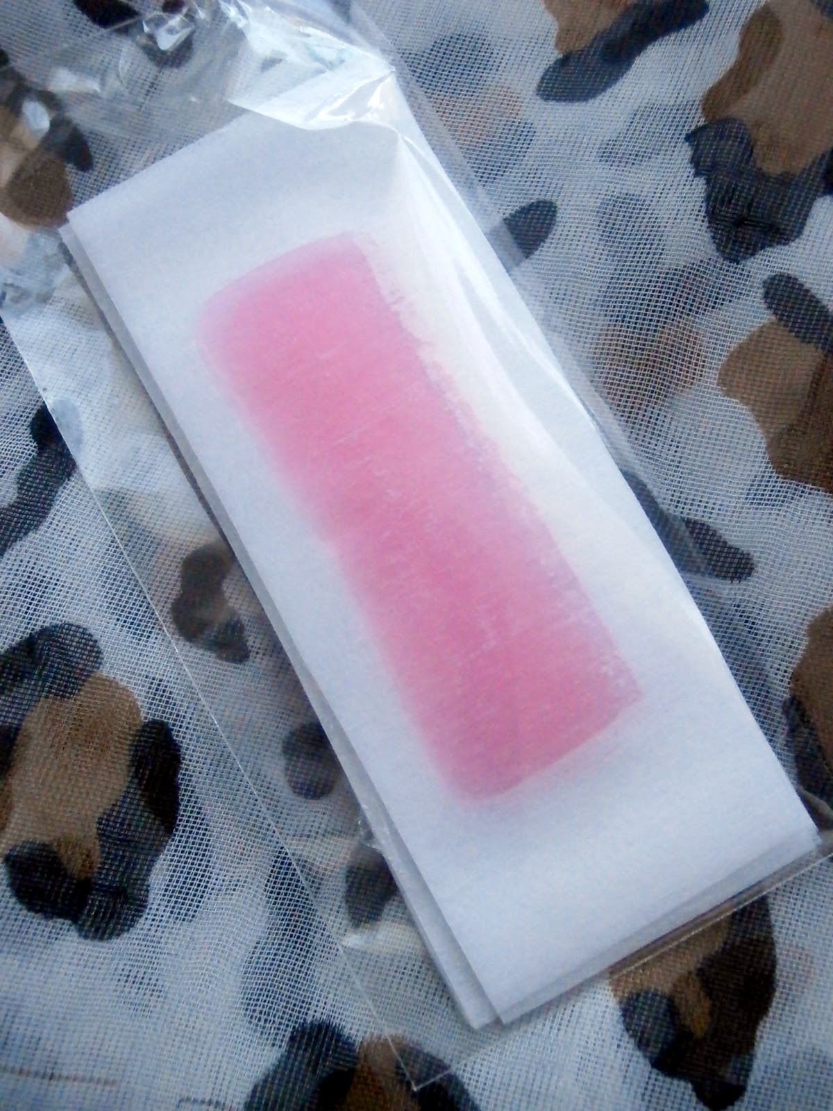 Wosk do depilacji twarzy z olejkiem różanym i z drzewa herbacianego