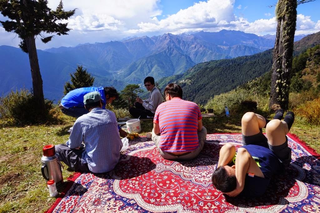 taking a break on way up to Bumdra