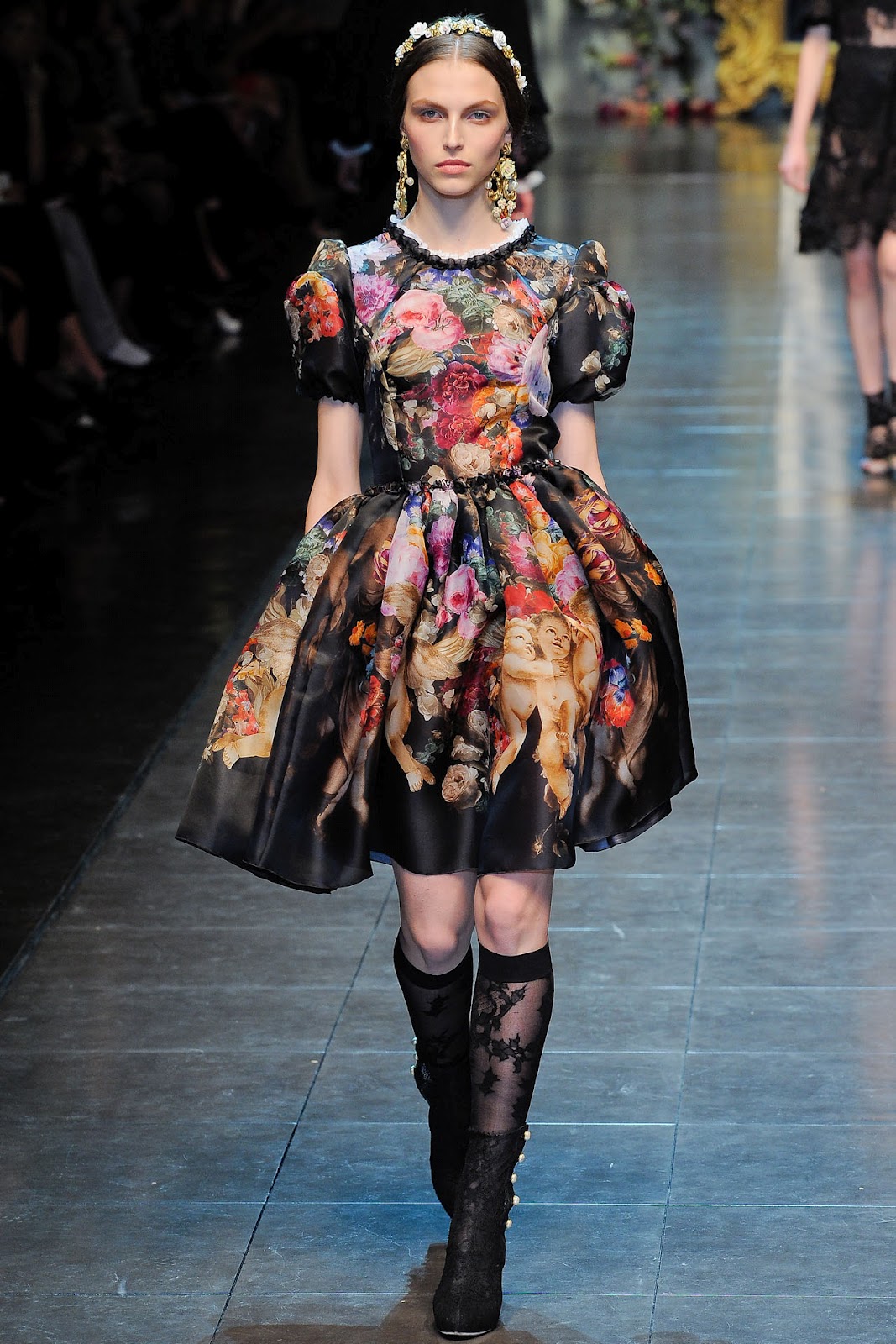 платье в стиле дольче. золотая коллекция дольче габбана. дольче габбана 2020 черные платья. платье дольче габбана черное. платье дольче габбана 2012.