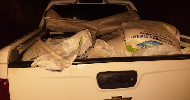 Polícia Militar aprende meia tonelada de explosivos em Souto Soares