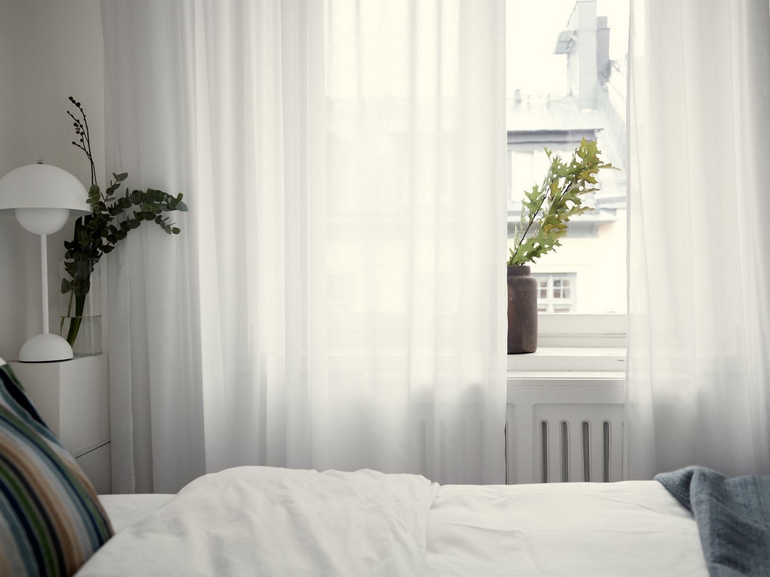 LOIN DE LA PRÉCIOSITÉ