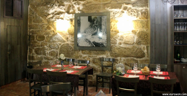 Interior del restaurante A Lonja Vella.