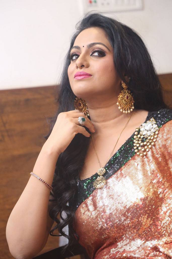 Anchor Udaya Bhanu Sex - Telugu TV Anchor Udaya Bhanu Sexy In Saree