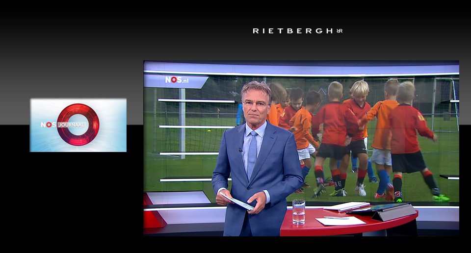 Kleding nieuwslezers NOS journaal by Rietbergh