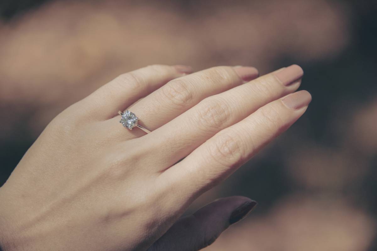 Quelle est la différence entre or blanc et argent