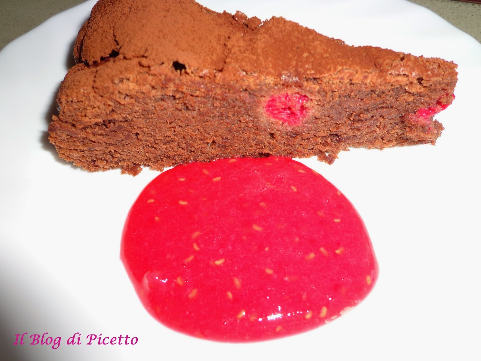 torta al ciccolato e lamponi anche in pochi minuti al microonde