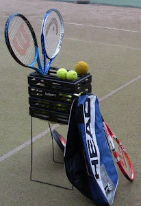 Tarjolla jatkuvasti tenniksen alkeiskurssitarjontaa Hervannan tennishallissa. Sähköpostitse lisää?