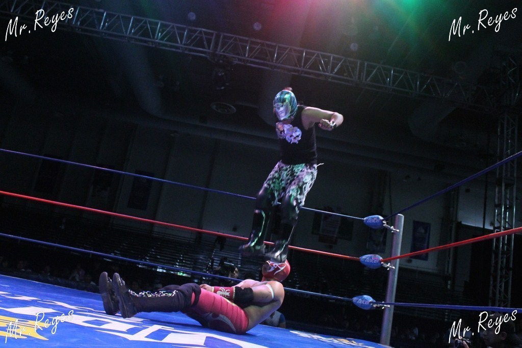 ESTRELLAS DEL RING.: Ricochet lleno de Magia a la Expo Lucha.