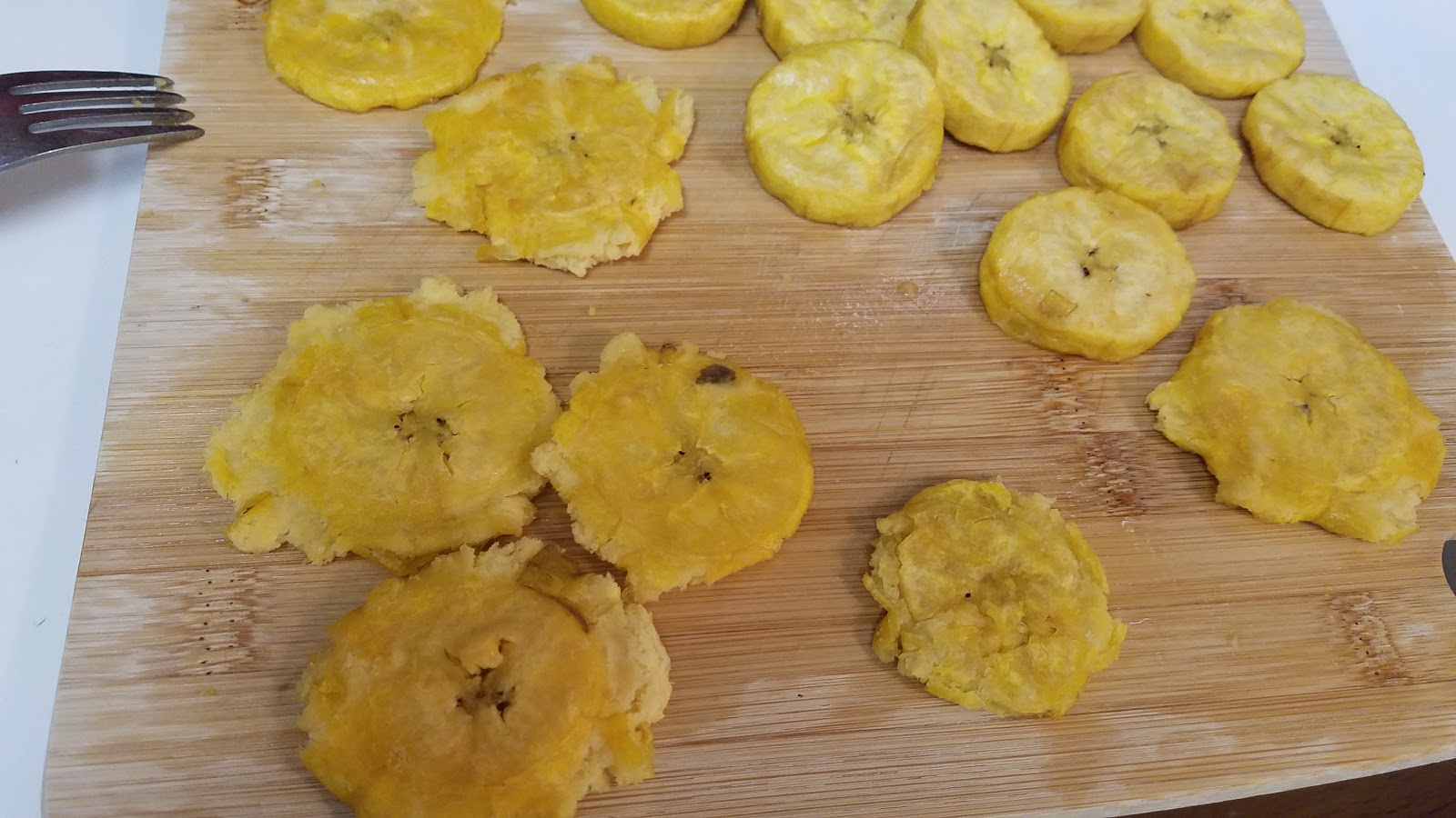 Tostones (Green Plantain Fry Chips)