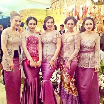 Aneka Model Kebaya Brokat Tile Modifikasi