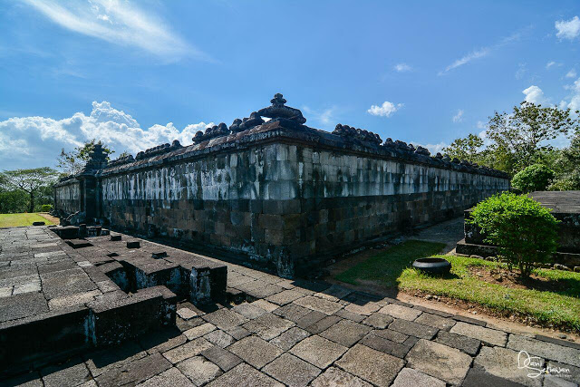 Panduan Lengkap Wisata Candi Ratu Boko, Yogyakarta - Foto, Sejarah, Lokasi, Harga dan Fasilitas - Bagian Pendopo di Kompleks Candi Ratu Boko Yogyakarta Panduan Lengkap Wisata Candi Ratu Boko, Yogyakarta - Foto, Sejarah, Lokasi, Harga dan Fasilitas - Bagian Pendopo di Kompleks Candi Ratu Boko Yogyakarta
