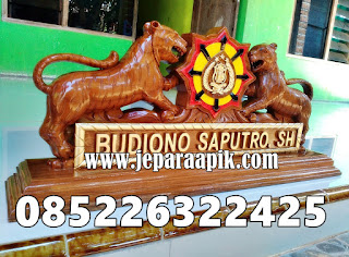 papan nama macan