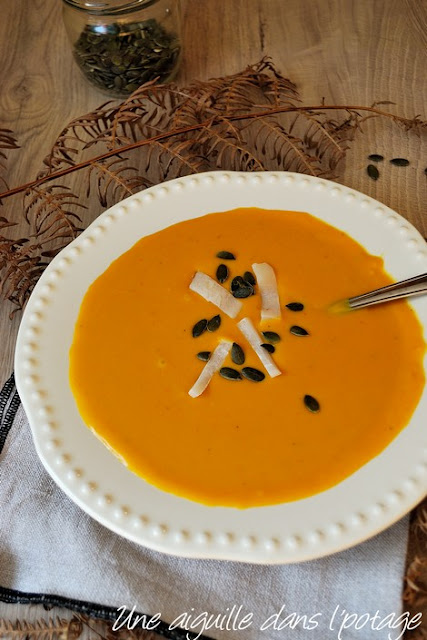 Soupe de courge et patate douce au lait de coco