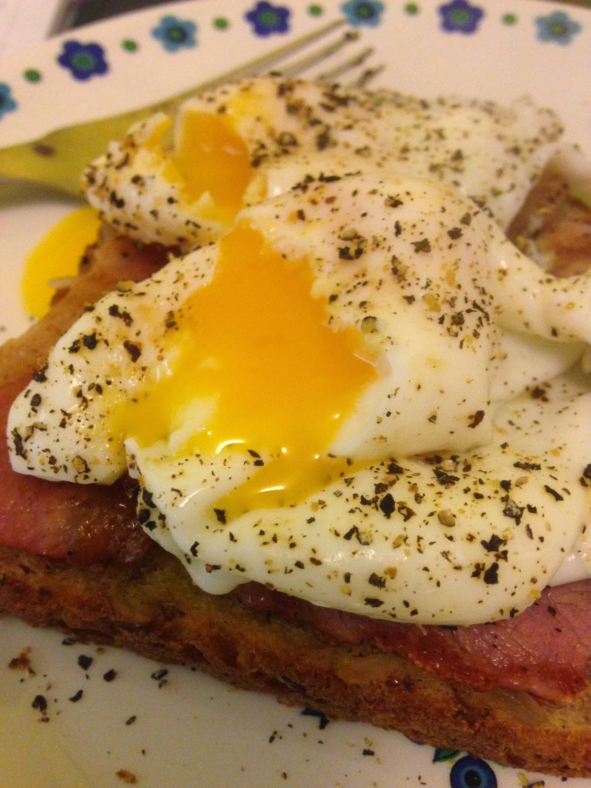 Bacon and eggs on Vogel's toast