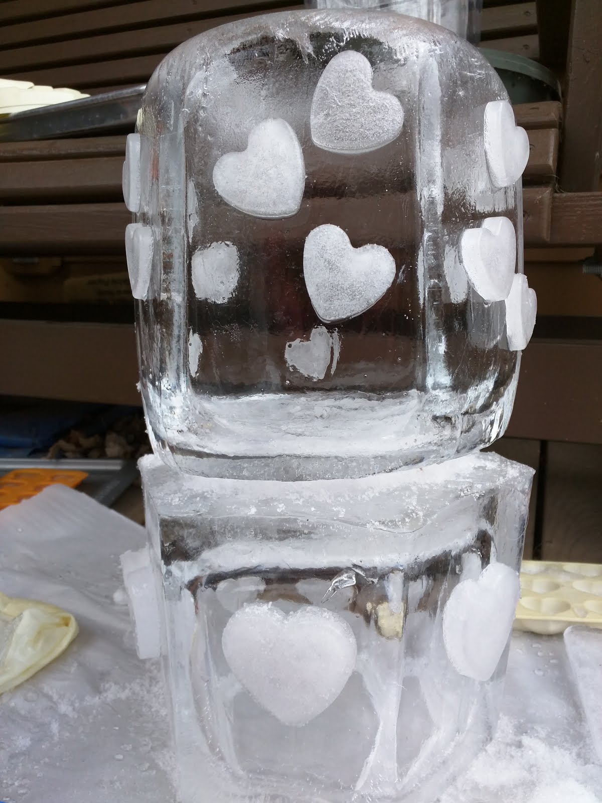 Ice Lanterns how to make and decorate them Constrained balloon ice lanterns