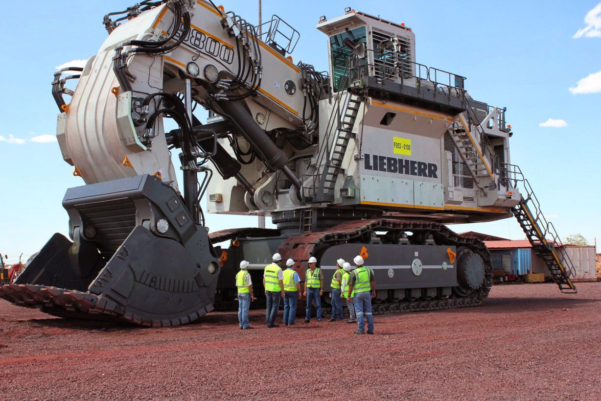 10 of the Largest Excavators in the World!