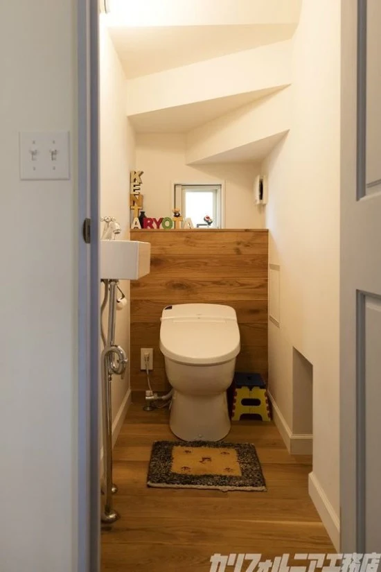 kamar mandi minimalis di bawah tangga kamar mandi minimalis di bawah tangga