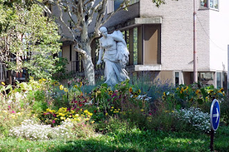 Paris : La Moisson, une oeuvre de Léon Deschamps - Place Rhin-et-Danube - XIXème