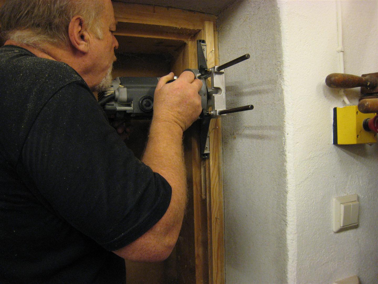 Mariehem i Skåne: Bygga en enkel plankdörr...