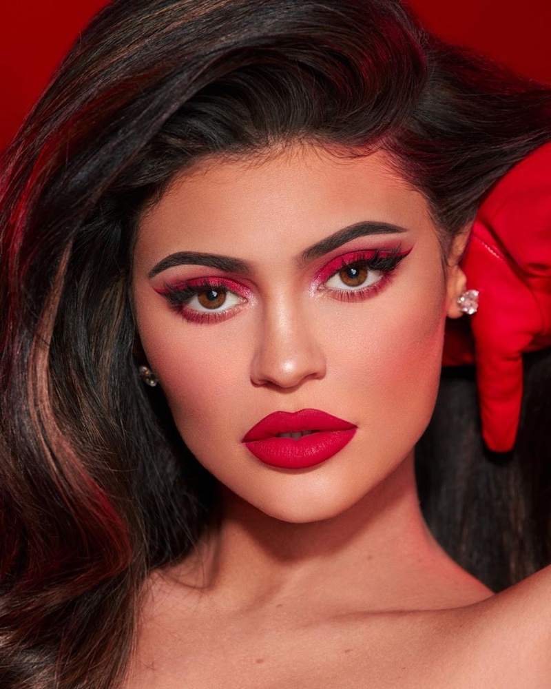 Ultra Tendencias Kylie Jenner se pone al rojo vivo por Kylie Cosmetics