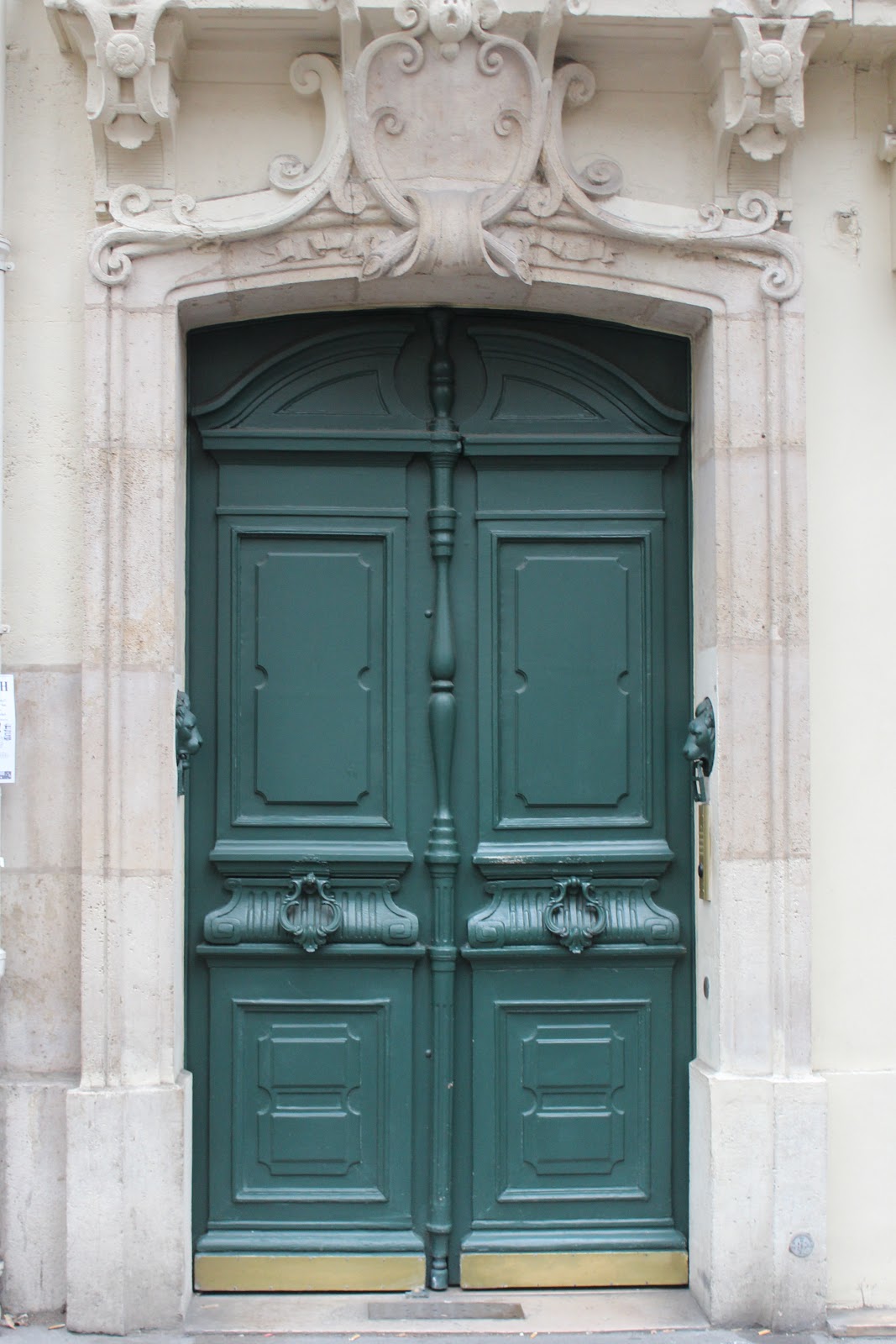 Dreams in HD: The Doors of Paris